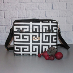 کیف زنانه دوشی طرح راه راه متوسط