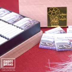 شکلات 100 عددی با نام و طرح اختصاصی همراه با جعبه چوبی 