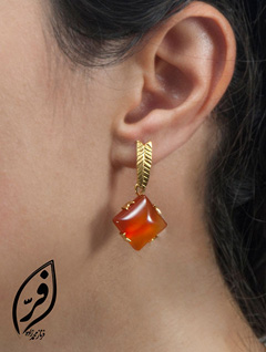 گوشواره نقره دستساز با آبکاری طلا طرح خوشه عقیق