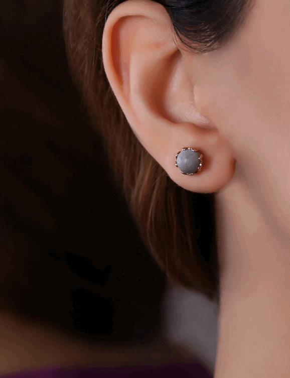 گوشواره میخی بتنی